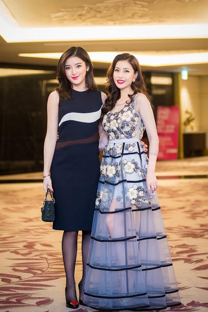 Á hậu Huyền My và hoa hậu Lam Cúc khoe vẻ đẹp tươi thắm