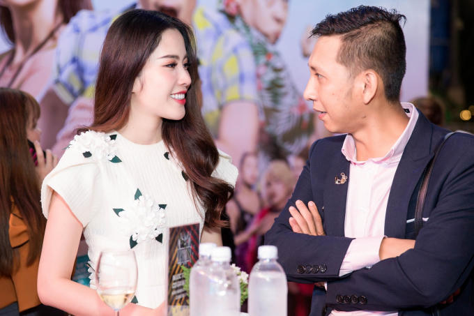 Nam Em diện váy trắng tinh khôi ra mắt phim điện ảnh mới