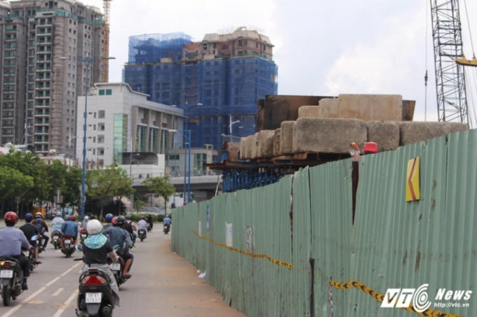 C&ocirc;ng tr&igrave;nh thi c&ocirc;ng g&acirc;y nguy hiểm cho phương tiện qua lại.&nbsp;