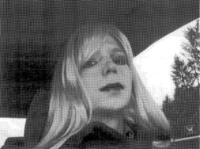 Bức ảnh năm 2010 của bà Chelsea Manning. (Ảnh: Reuters)