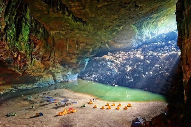 Sơn Đoòng, hang động lớn nhất thế giới.