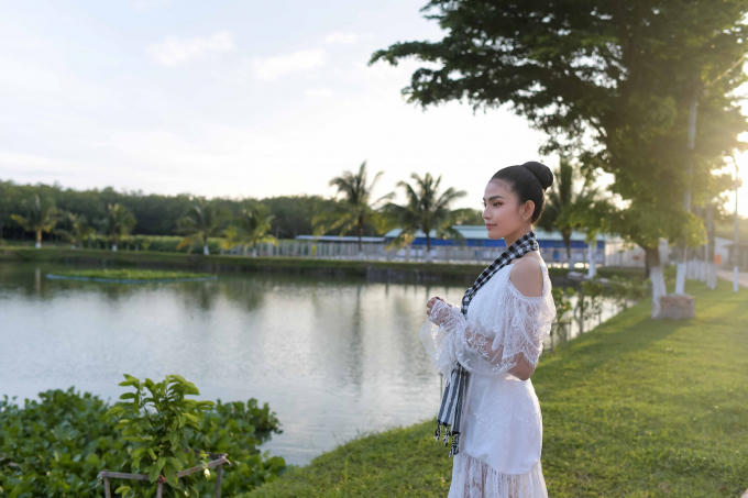5 mỹ nhân Việt xinh đẹp nổi bật trong vòng vây các chiến sĩ Tây Ninh