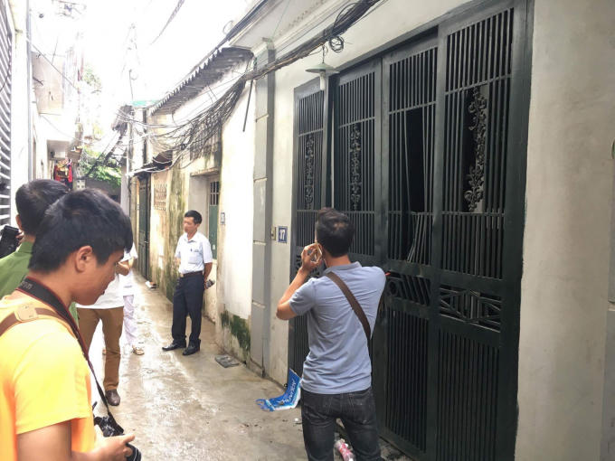 Hiện lực lượng chức năng đang có mặt ở hiện trường để điều tra nguyên nhân vụ việc trên.