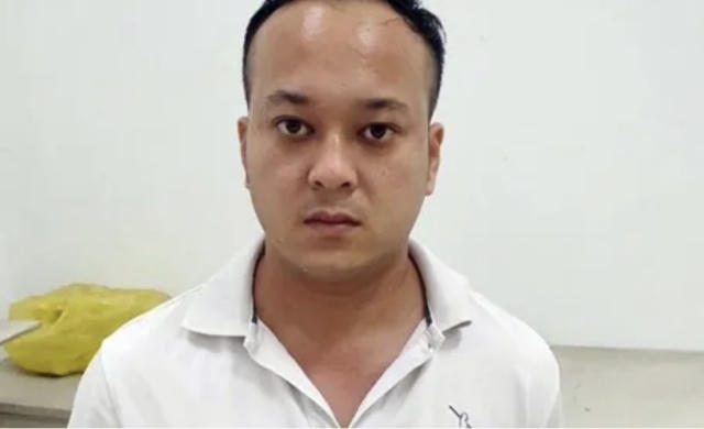 Tên trộm tinh quái bịt kín camera, đục thùng ATM để trộm tiền