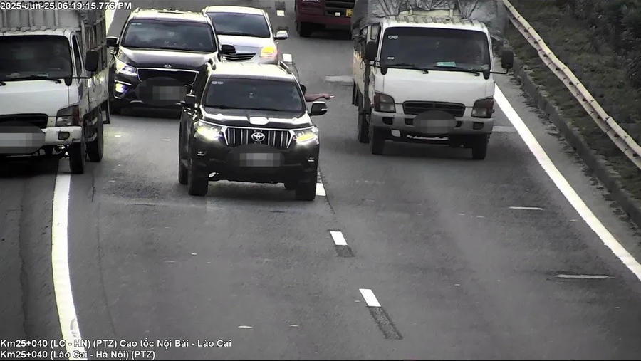 Hình ảnh camera giám sát ghi lại. Nguồn: Cục CSGT