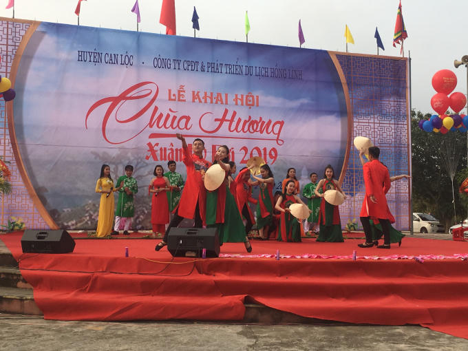 Chương tr&igrave;nh văn nghệ được biểu diễn ngay sau phần lễ