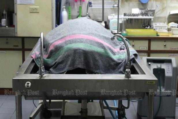 Cái chết của chú rùa Orm Sin là lời cảnh tỉnh đối với phong tục ném đồng xu xuống nước có vật sống để cầu may ở Thái Lan. (Ảnh: Bangkok Post)