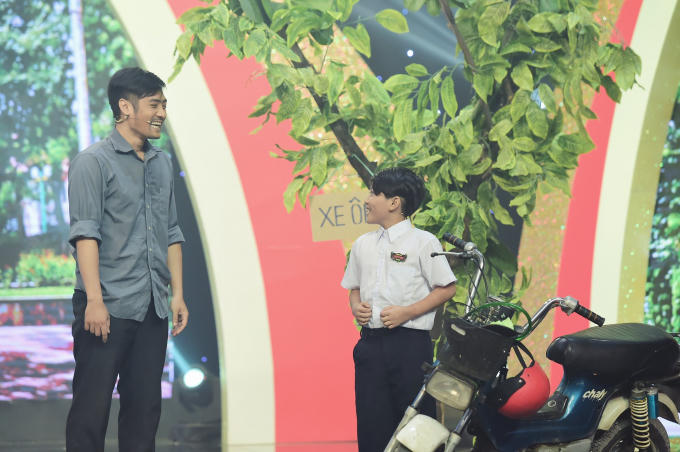 Bất ngờ tài diễn xuất của “hotboy nhí” 8 tuổi tại Tiếu Lâm Tứ Trụ Nhí