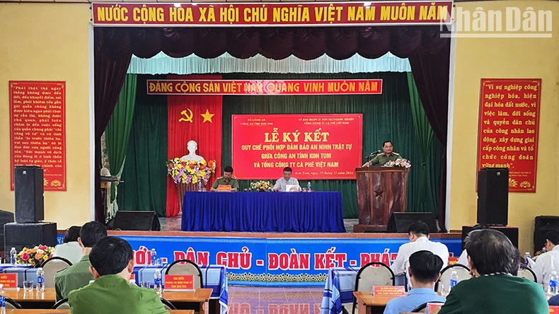 Quang cảnh lễ ký kết.