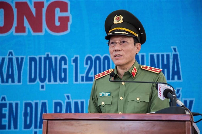 Thứ trưởng Lương Tam Quang phát biểu tại buổi lễ. Ảnh BCA
					
				
			
			Thứ trưởng Lương Tam Quang phát biểu tại buổi lễ. Ảnh BCA