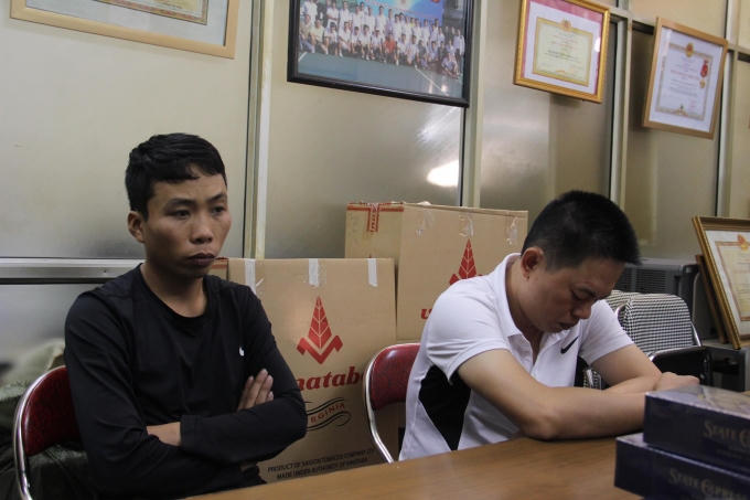 Các đối tượng cùng tang vật tại cơ quan điều tra.