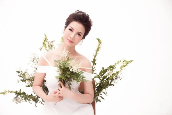 MC Thanh Mai trong trẻo khoe trọn vẻ đẹp không tuổi