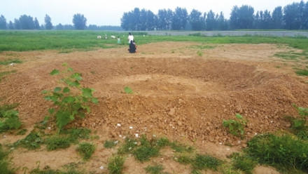 Nhà máy sản xuất xe buýt là bãi đất trống. Ảnh: NEW CHINA.