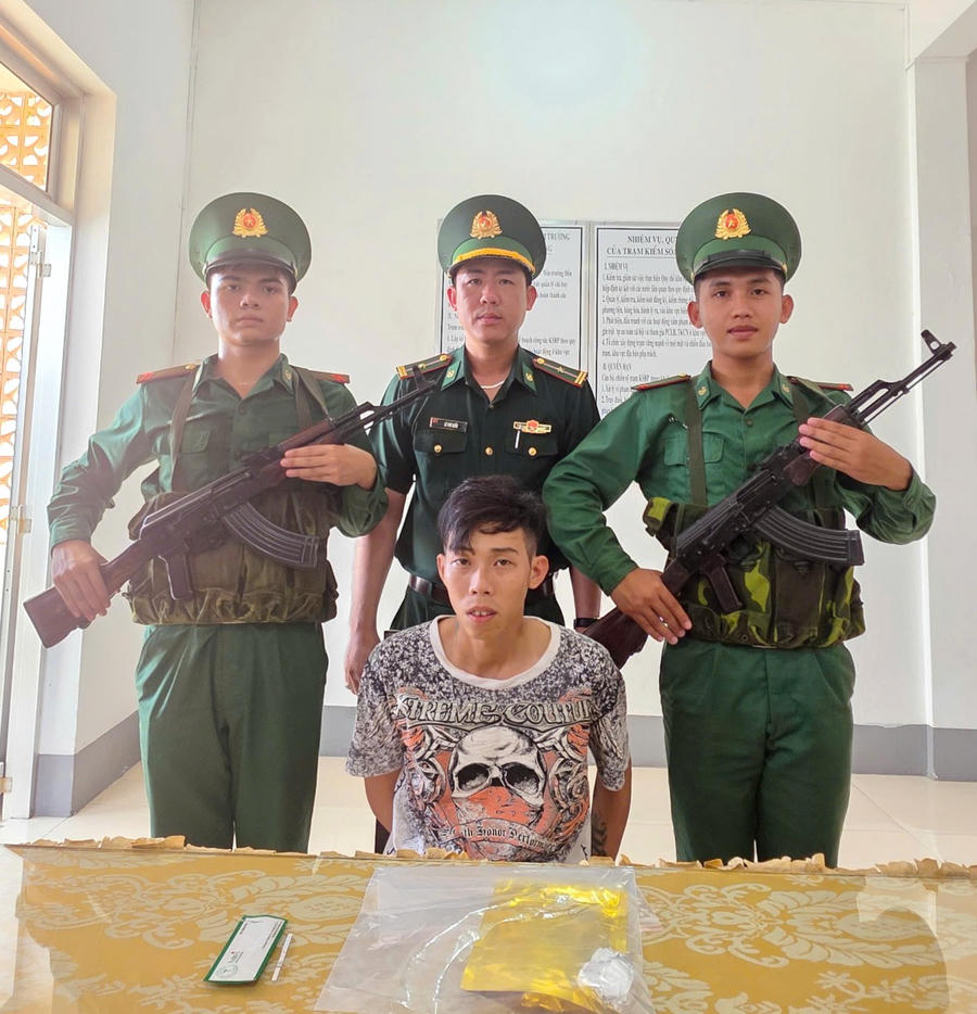 Đối tượng Hậu khai hành vi tàng trữ trái phép chất ma túy của mình tại Đồn Biên phòng Sông Đốc (BĐBP Cà Mau).
