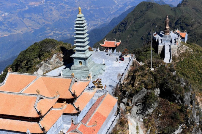 Du ngoạn quần thể tâm linh kì vĩ tại Fansipan