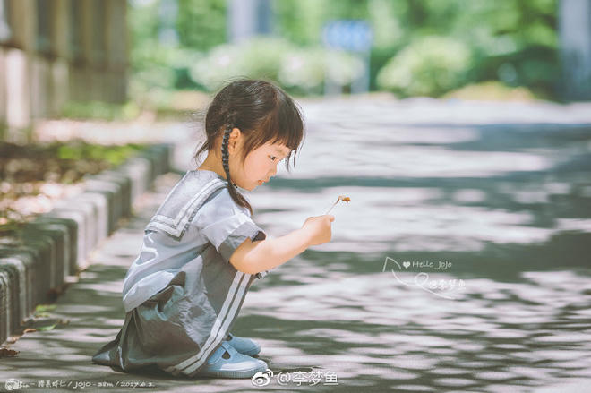 JoJo tinh nghịch trong bộ ảnh mới nhất được chia sẻ trên Weibo cá nhân.