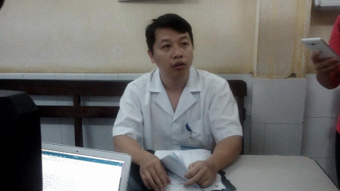 Thông tin với báo chí, Bác sĩ Nguyễn Đức Minh, khoa phẫi thuật tiết niệu, Bệnh viện Việt Đức cho biết: "Bệnh viện vừa tiếp nhận bệnh nhân Bùi Thị Thoa, 18 tuổi khoảng 1 tiếng trước, đang nằm tại phòng hồi sức. Bệnh nhân nhập viện trong tình trạng tỉnh táo, một chút hoảng hốt, tê bì, hai chân yếu và xây xát nhẹ. Hiện tại mới chỉ chụp phim và siêu âm, chưa phát hiện gì, có nghi ngờ chấn thương cột sống".