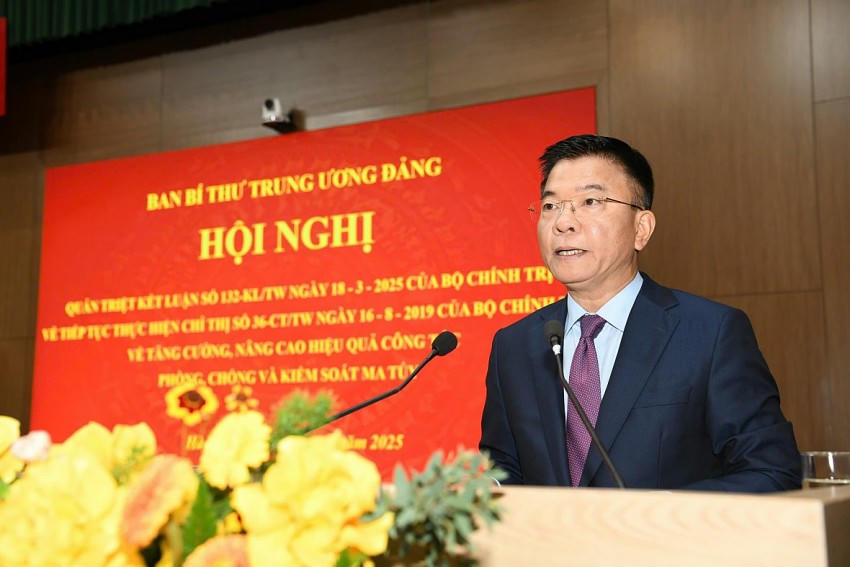 Phó Thủ tướng Chính phủ Lê Thành Long, Chủ tịch Ủy ban Quốc gia phòng, chống AIDS, ma túy, mại dâm phát biểu tại Hội nghị.