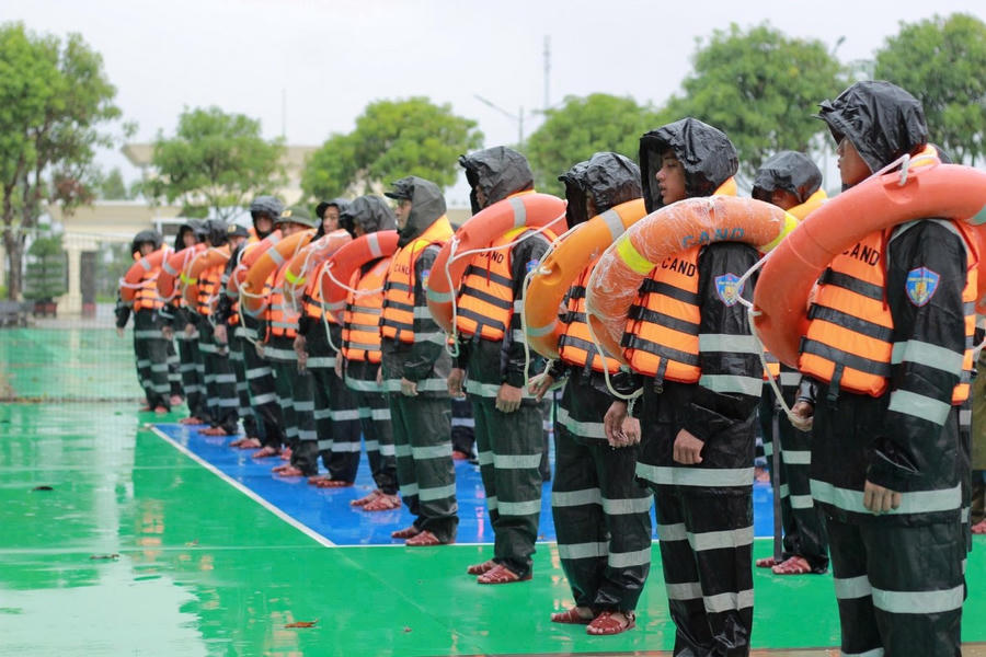 Cán bộ, chiến sĩ với đầy đủ các trang thiết bị, vật chất, phương tiện ứng trực. (Ảnh: BCA)