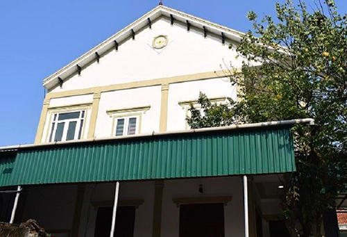Căn nhà khang trang được xây bằng tiền đi xuất khẩu lao động của bà Hà gửi về. Ảnh: C.A