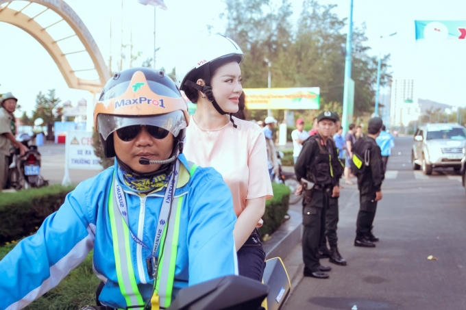 Bóng hồng Lý Nhã Kỳ ấn tượng trên đường đua.