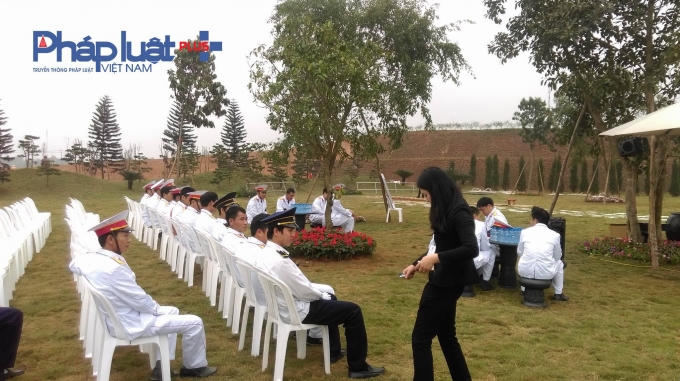 Nơi an táng của nhạc sĩ Thanh Tùng được đặt ở đồi Đại An, nơi có đặt tượng phật A-di-đà cao 48m, vị trí an nghỉ của nhạc sĩ Trần Lập tại đồi Kim Quy có tượng Địa Tạng Vương Bồ Tát.