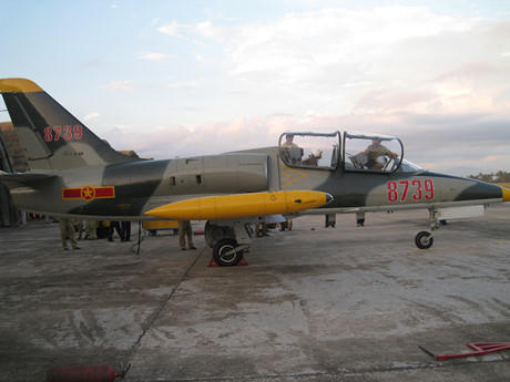 Việt Nam nghi&ecirc;n cứu chế tạo lốp cho m&aacute;y bay Su-30MK2?