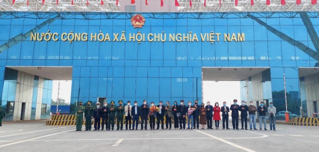 Lô hàng điện tử triệu USD mở hàng thông quan qua Cửa khẩu Cầu Bắc Luân 2