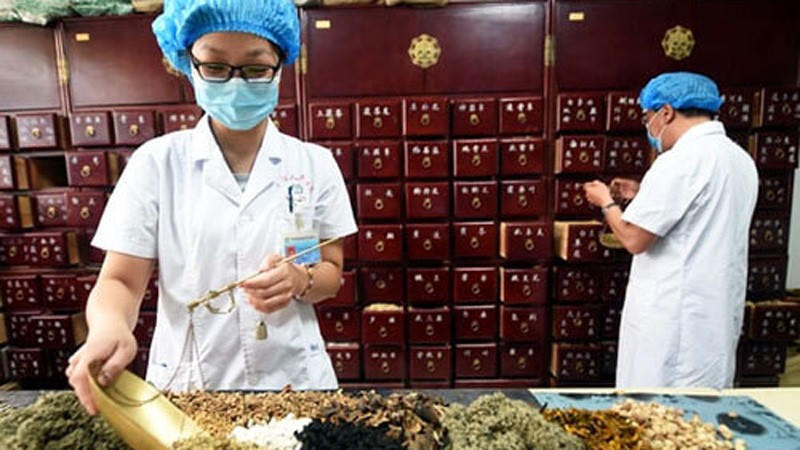 Đề xuất phân cấp giải quyết một số thủ tục hành chính lĩnh vực dược. (Ảnh minh họa: internet)