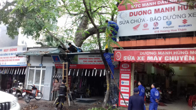 H&agrave; Nội: Đồng loạt ra qu&acirc;n dẹp vỉa h&egrave;, người d&acirc;n tự nguyện th&aacute;o dỡ