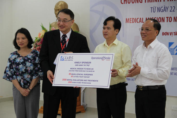 Thông qua chương trình sẽ có hơn 100 trẻ được phẫu thuật miễn phí để "tìm lại nụ cười" nhờ sự tài trợ của các tổ chức.