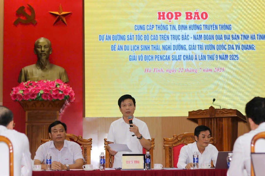 Hà Tĩnh họp báo thông tin về Dự án đường sắt tốc độ cao trên trục Bắc - Nam. Ảnh: Công lý