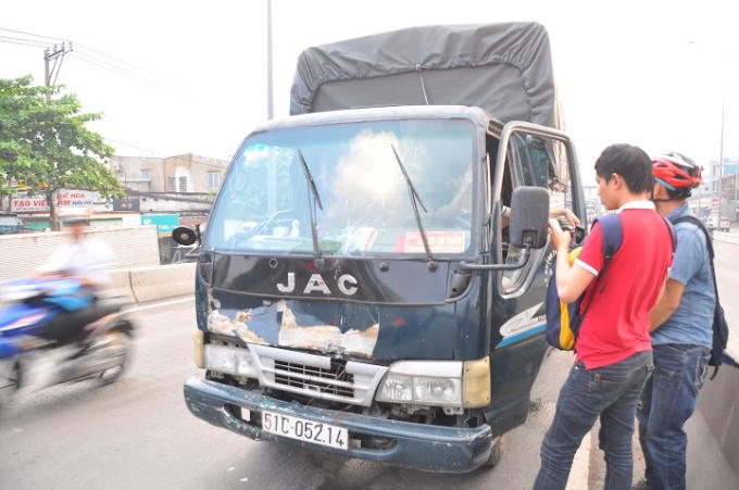 Xe tải gây TNGT liên hoàn.