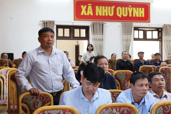 Cử tri phát biểu ý kiến tại hội nghị.