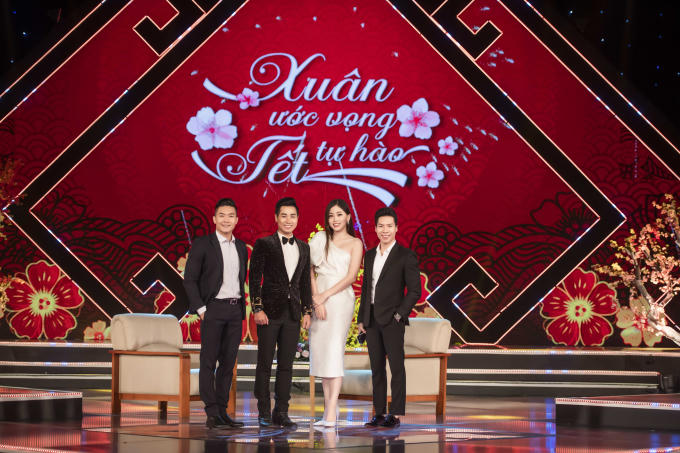 Nguyên Khang cho biết, anh ấn tượng với Phương Nga trong cuộc thi Hoa Hậu Việt Nam 2018 – khi anh là MC dẫn dắt cuộc thi này vì cô rất nhanh nhẹn và nói tiếng Anh tốt. Nguyên Khang chúc mừng Phương Nga khi đã đại diện Việt Nam thể hiện hết mình trong cuộc thi Hoa hậu Hòa Bình Thế Giới 2018. Phương Nga gửi lời nhắn đến các bạn nữ có ước mơ thi các cuộc thi sắc đẹp: Hãy trau dồi rèn luyện tiếng Anh, bản lĩnh và thường xuyên rèn luyện thể thao để tạo cho mình lợi thế khi đến với các cuộc thi thế giới.