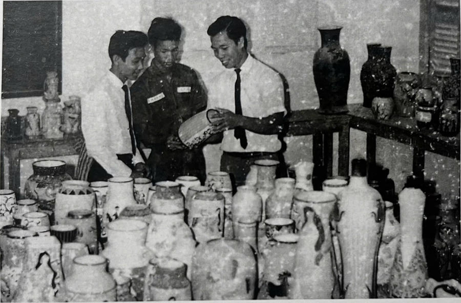 Gian hàng Gốm Biên Hoà Tết Nhâm Tỵ 1972 (nguồn: Nguyễn Minh Anh sưu tầm).