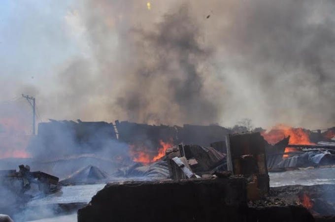 Đám cháy nhanh chóng trở thành biển lửa trong gang tấc.