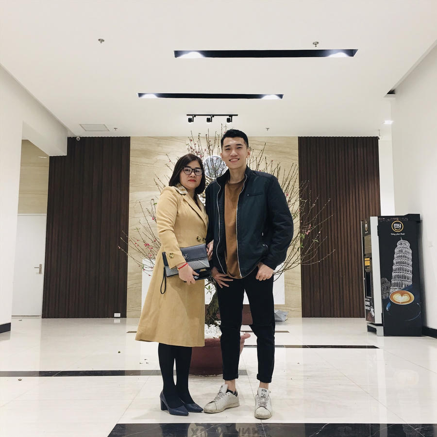 Đức Anh và mẹ. Ảnh: NVCC