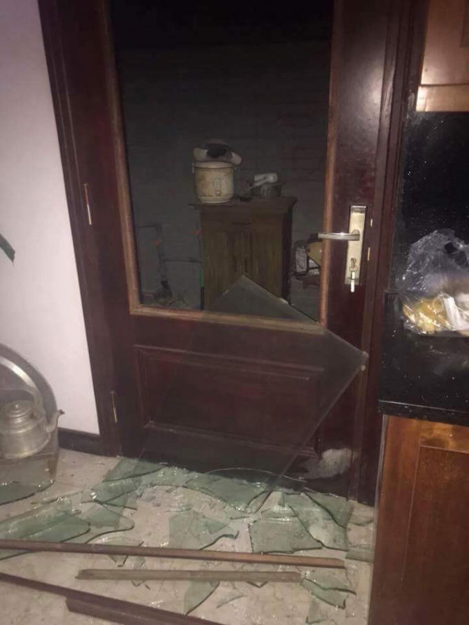 Nhiều ngôi nhà bị sập.