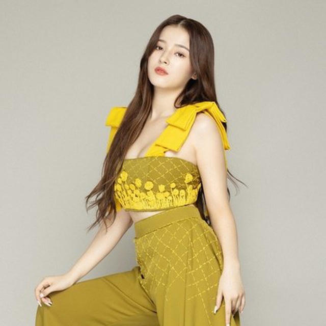 Cô về Hàn Quốc gia nhập làng giải trí vào năm 2009.