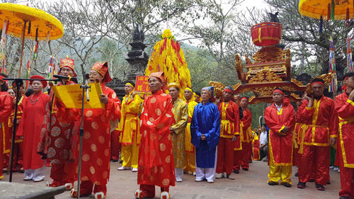 Lễ hội phải mang lại không khí tươi vui, phấn khởi trong nhân dân.