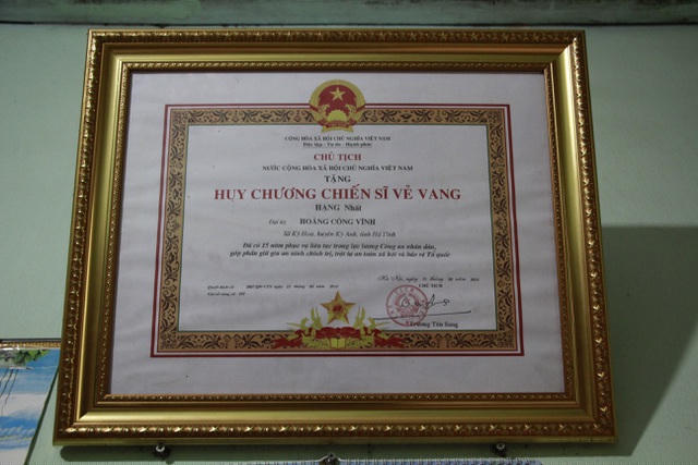 Ông Vĩnh được Chủ tịch nước tặng Huy chương Chiến sĩ vẻ vang hạng Nhất