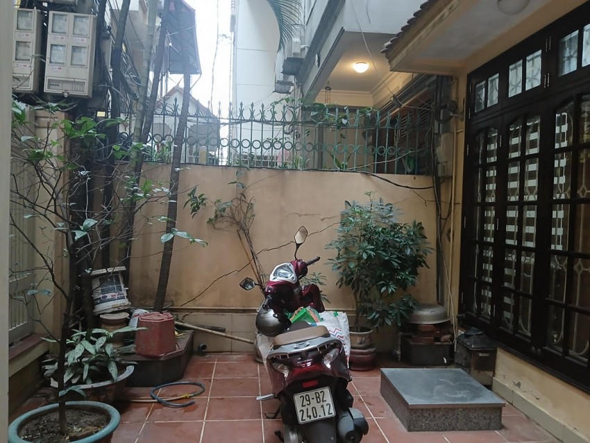 Vết nứt gãy trên tường.