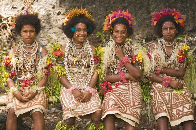 Những người phụ nữ xinh đẹp của hòn đảo Trobriand, Papua New Guinea.