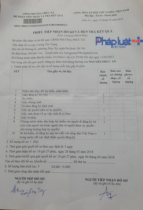 Sau khi kiểm tra UBND phường đã tiếp nhận hồ sơ của chị Lương Thu Trang.