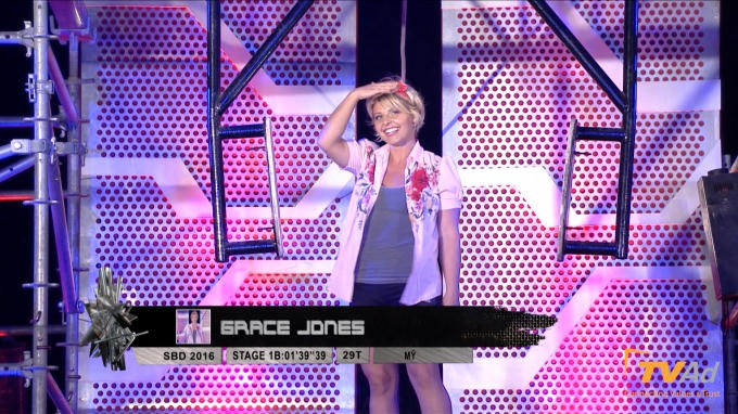 Sự xuất hiện của cô gái đến từ nước Mỹ đã mang đến một sắc hồng rực rỡ cho Không giới hạn - Sasuke Việt Nam.