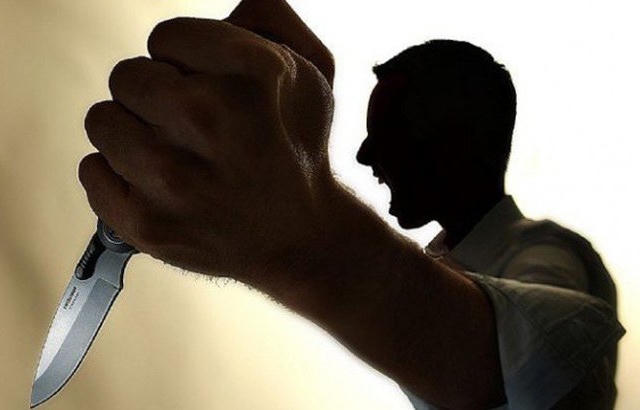 Chồng dùng dao giết vợ còn chống trả khiến 2 cán bộ Công an bị thương