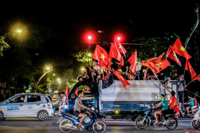 ...và muôn kiểu ăn mừng chiến thắng.
