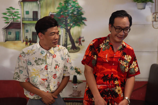 Trung "Ruồi" cùng NSƯT Đức Khuê trong phim Những người nhiều chuyện. Ảnh: NVCC.