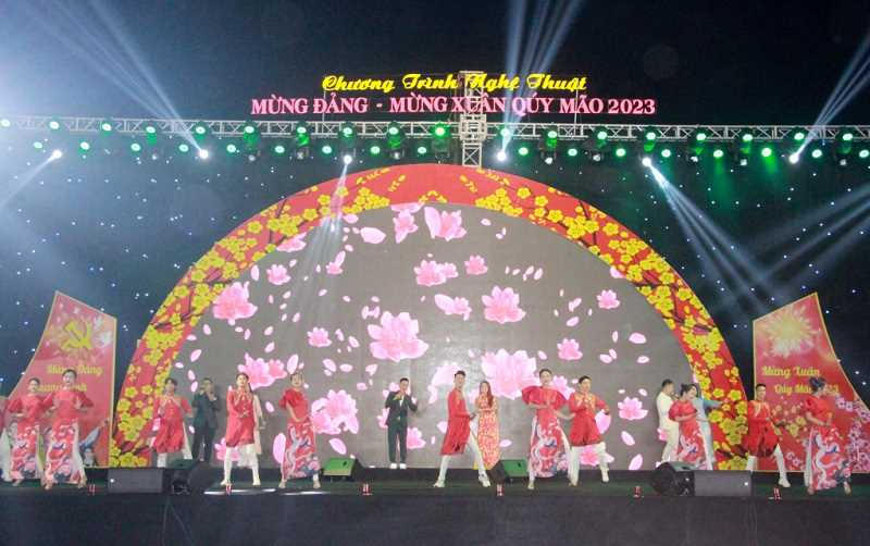 Chương trình nghệ thuật mừng Đảng - mừng Xuân có nhiều tiết mục văn nghệ đặc sắc.